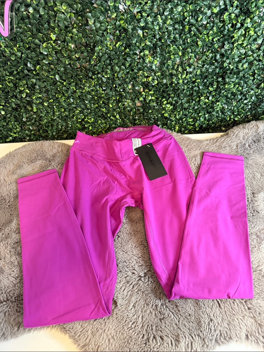 NWT Alphalete Leggings size medium - Picture 3 of 5